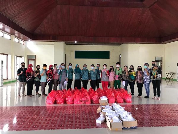 Aksi Solidaritas Tim Penggerak PKK Kubar Membuka Dapur Umum, Peruntukan Masyarakat Sedang Menjalankan Isoman